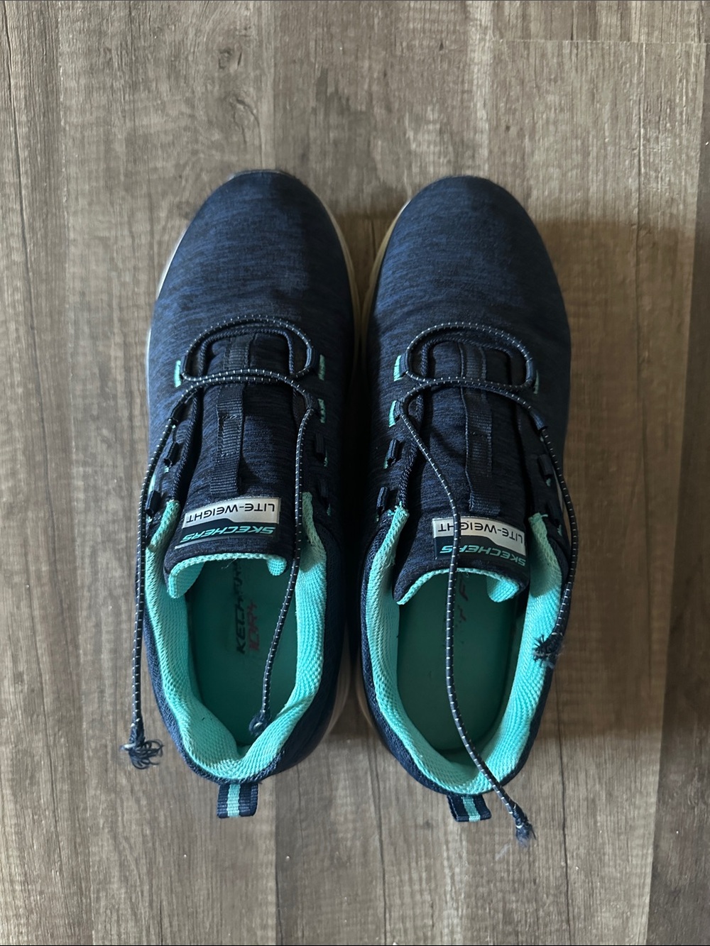 Women’s Skechers Light Weight Memory Foam Athletic Shoes in size 8.0